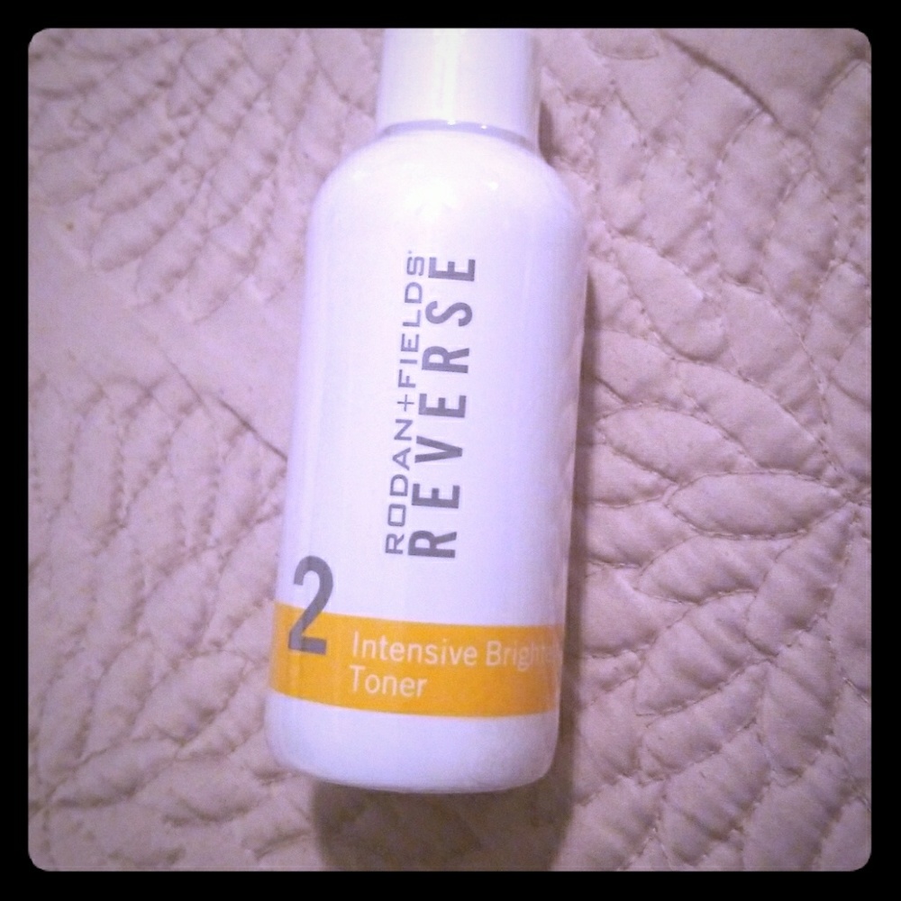 Rodan and Fields Reverse Intensive Brightening ton